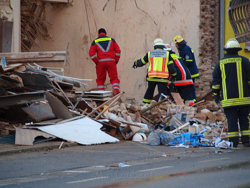 Hausexplosion Bruehl bei Koeln Pingsdorferstr P380.JPG